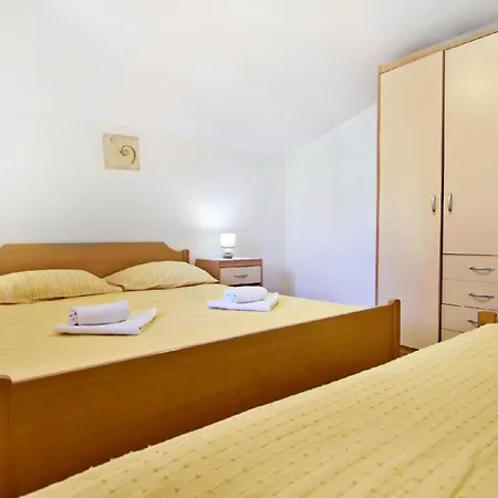 Apartament Mit Zwei Schlafzimmern In Strandnaehe In Umag