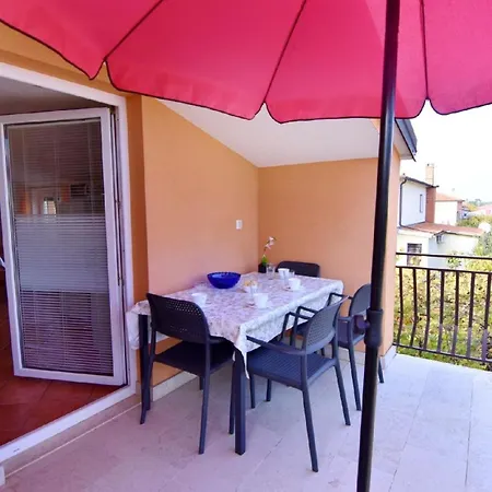 Mit Zwei Schlafzimmern In Strandnaehe In Apartament Umag