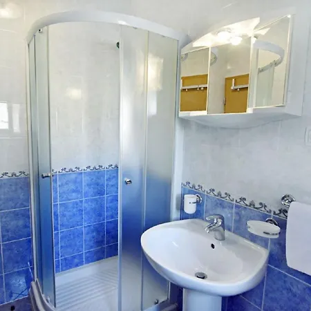 Mit Zwei Schlafzimmern In Strandnaehe In Appartement