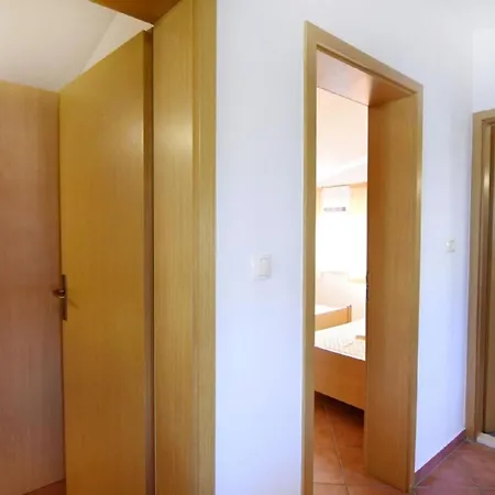 Apartamento Mit Zwei Schlafzimmern In Strandnaehe In Umag
