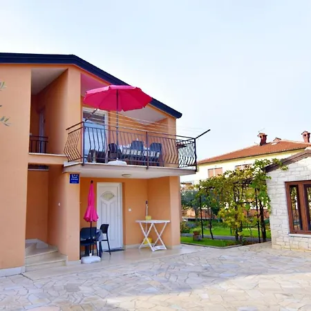 Apartman Mit Zwei Schlafzimmern In Strandnaehe In *