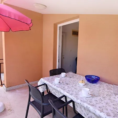 Mit Zwei Schlafzimmern In Strandnaehe In Apartamento Umag