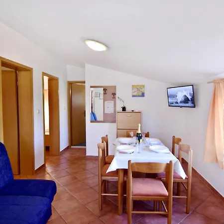 Mit Zwei Schlafzimmern In Strandnaehe In Apartamento Umag