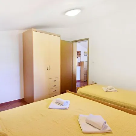 Mit Zwei Schlafzimmern In Strandnaehe In Umag