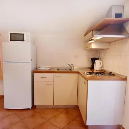 Apartamento Mit Zwei Schlafzimmern In Strandnaehe In *
