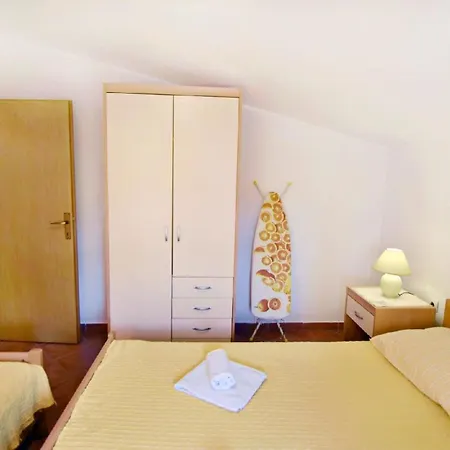 Apartamento Mit Zwei Schlafzimmern In Strandnaehe In *